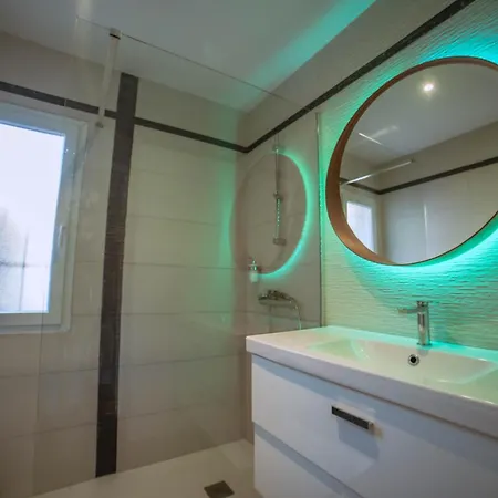 فيلة De Charme Avec Piscine Calme & Elegance أوبينا
