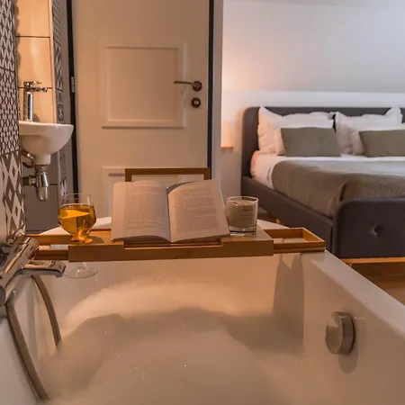 De Charme Avec Piscine Calme & Elegance * أوبينا