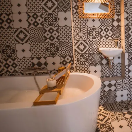 De Charme Avec Piscine Calme & Elegance أوبينا